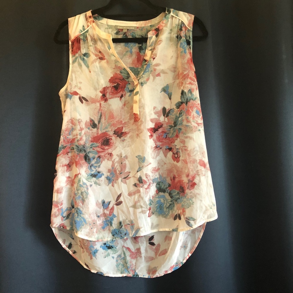 Floral sleeveless blouse.